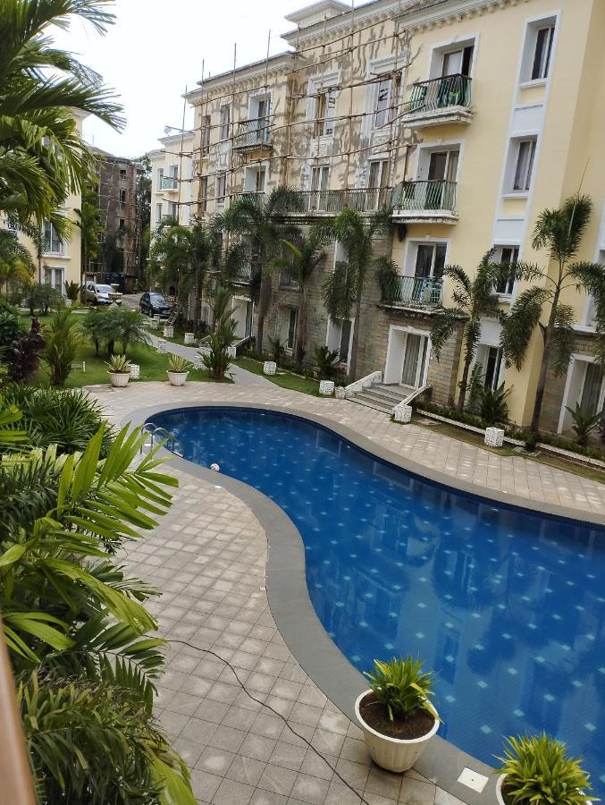 Apartment Royal Pool View By Leela Homes *
